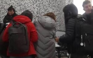 Docentes se retiran de escuela por falta de calefacción