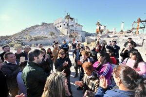 Playón, plaza y subcomisaría en la calera