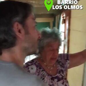 Aguilar charló con una vecina de Los Olmos