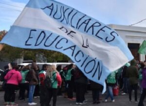 Habrá turnos escolares sin clases este martes