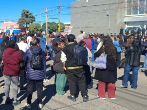 Desayuno popular frente al Ministerio de Educación