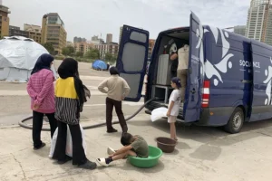 Tintorería ambulante ayuda a desplazados libaneses
