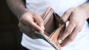Los sueldos en Argentina se gastan en menos de 14 días