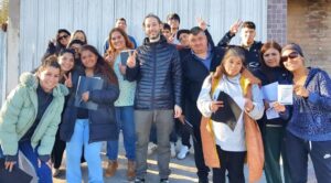 Aguilar recorre barrios y planifica otro Trelew