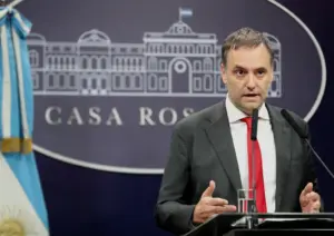 En el Congreso, la oposición quiere remover a Adorni