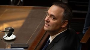 Adorni: «Ahorramos (dólares) en negro”