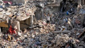 Israel y Hezbollah acuerdan un alto el fuego en Líbano