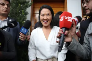 Fujimori aventaja a Sánchez por 1.207 votos