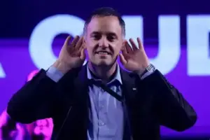 Diputados opositores quieren interpelar a Adorni