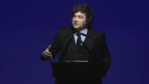 Una vez más, Milei apuntó contra los medios