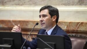 El PRO quiere interpelar a Adorni, pero no reúne los votos