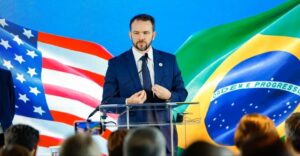 Ministro de Hacienda de Brasil llamó «payaso» a Milei