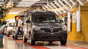 La industria volvió a caer en junio
