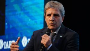 Gobierno espera fondos del exterior para pagar deuda
